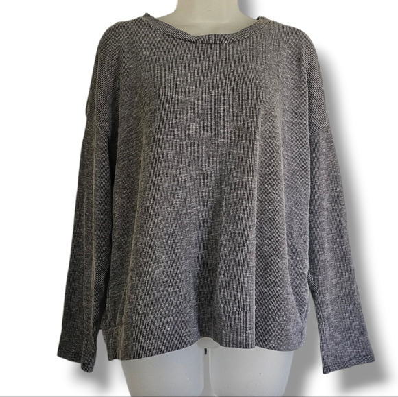 Everly Cold Shoulder Knit Top Womens Size L Grey Ribbed Open Back Slits - Picture 3 of 9